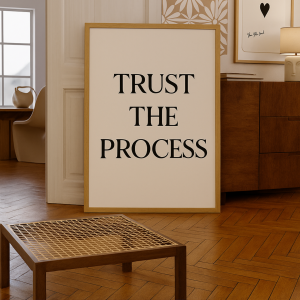 affiche citation trust the process gris beige