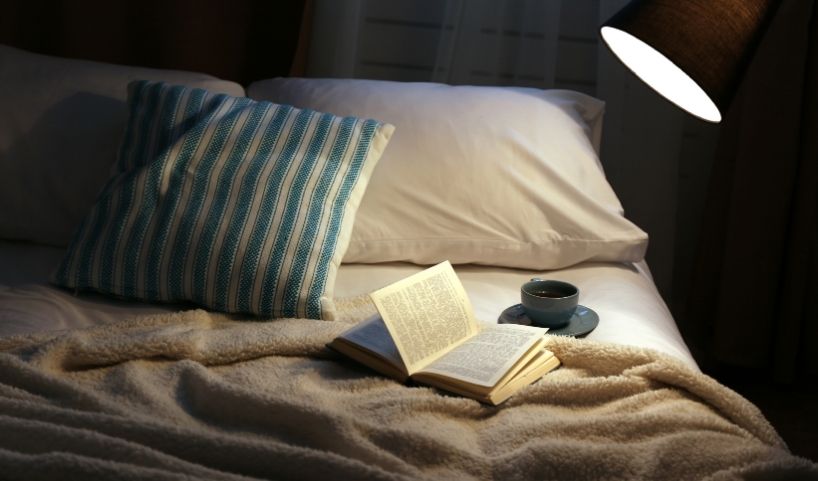 les meilleures lampes liseuses pour lire au lit