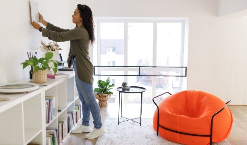 Comment accrocher un cadre sans se tromper : tout dépend de votre mur