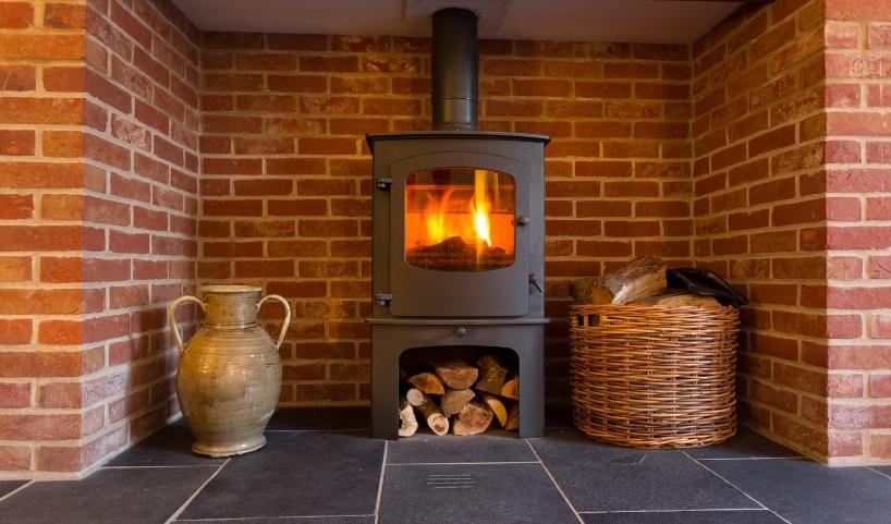 Poêle à bois design : quand chauffage écologique rime avec décoration